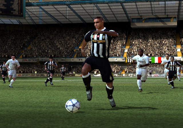 FIFA Soccer 2004 - screenshot 15
